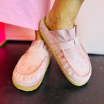 Pink slip-on shoe with a buckle and pleated ruffle