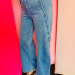 High-rise wide-leg jeans with scalloped edge hem in stretch denim, flattering and modern silhouette